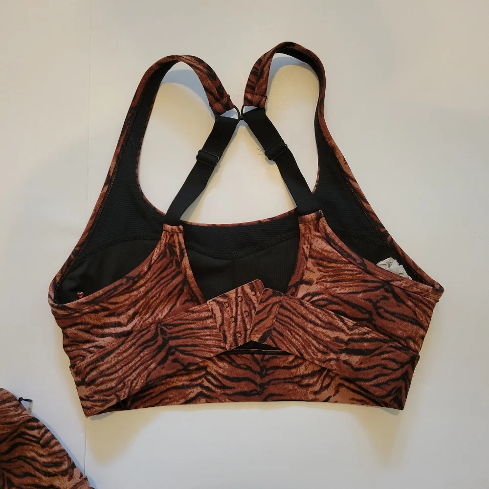 animal print athleasure set- sport bra and legging - Picture 3 of 8